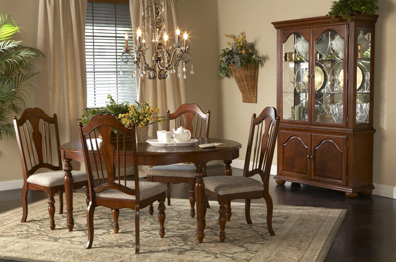 Real estate listing photo, dining area