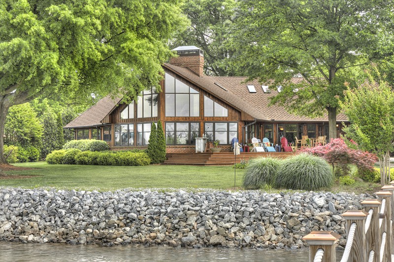 Real estate photography: lakefront and luxury listing